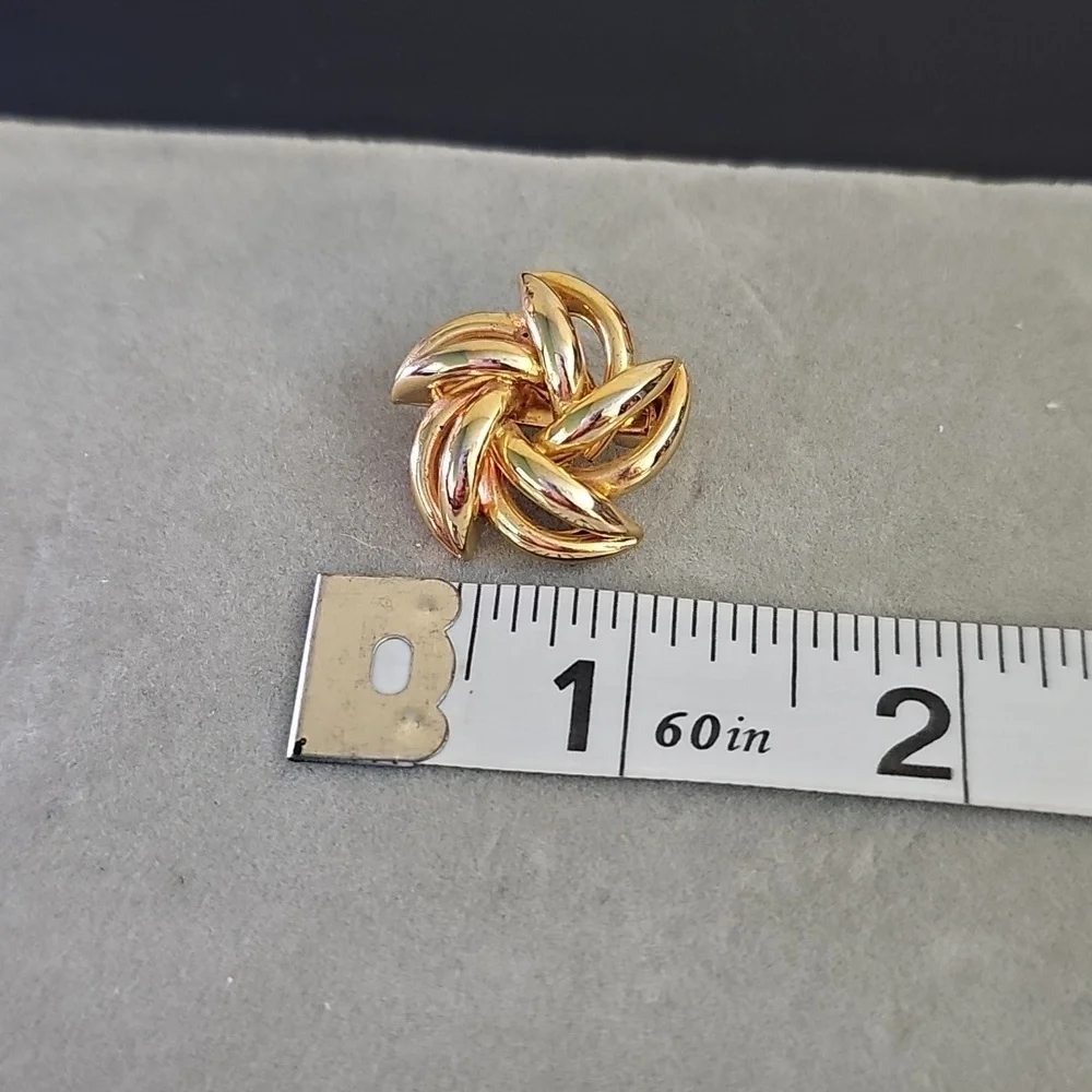Vintage Pinwheel Flower Brooch